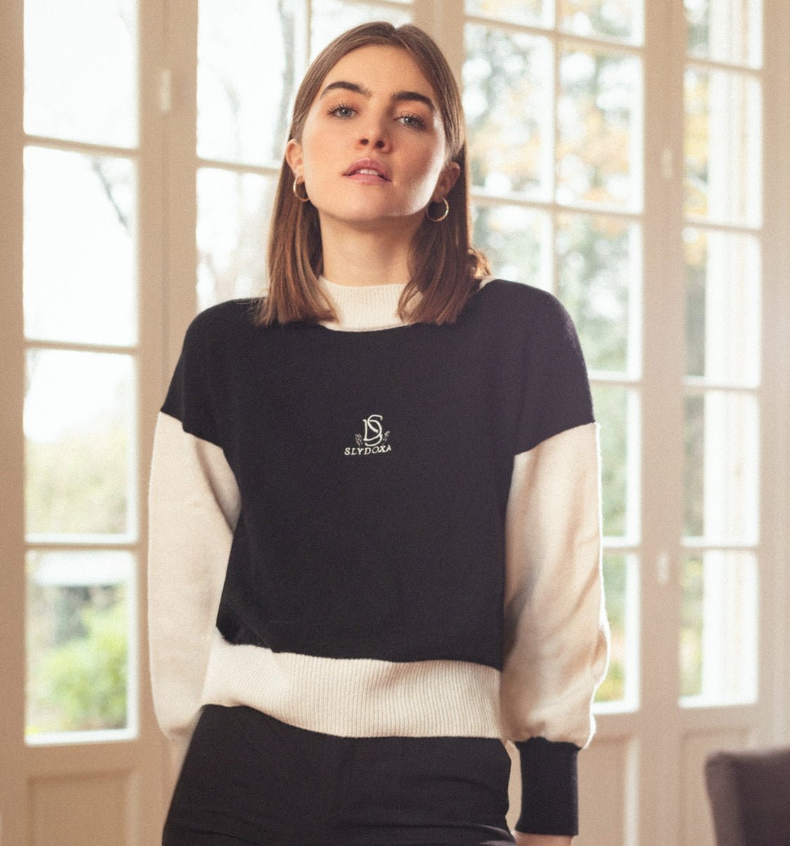 Découvrez notre pull bicolore femme en laine et cachemire, alliant confort et style à la perfection. Fabriqué avec des matériaux de haute qualité, ce pull doux et chaleureux est idéal pour les journées fraîches. Son design élégant et moderne en fait une pièce essentielle pour toutes les occasions, que ce soit au bureau ou lors d'une sortie décontractée. Optez pour l'élégance intemporelle avec notre pull bicolore, véritable expression du savoir-faire français